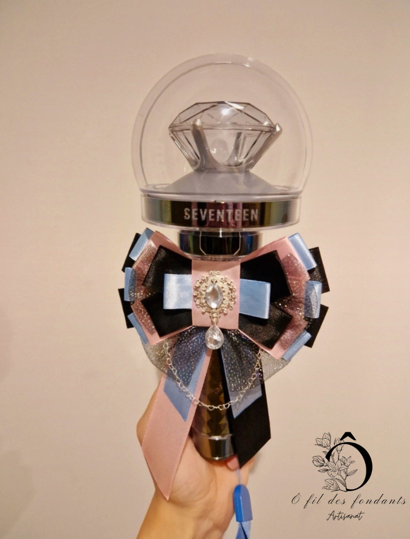 Noeud Ribbon Lightstick Bleu, Noir & Rose